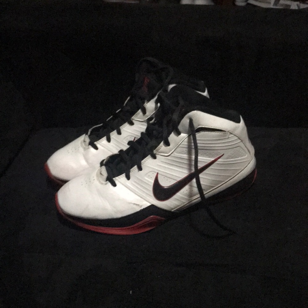 Nike Quick Handle Basketball Shoes